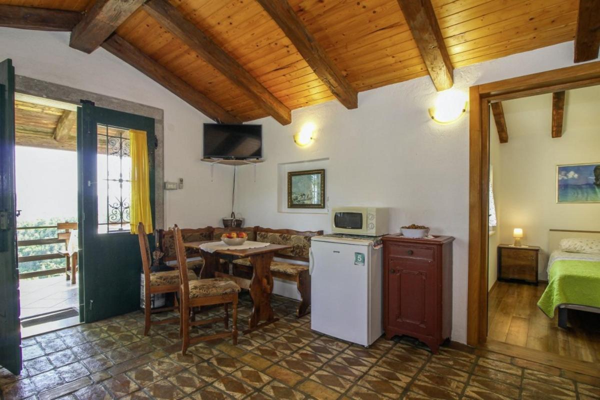 Villa Casa Antonija In Sovinjska Brda - Haus Fur 2 Personen Exterior foto